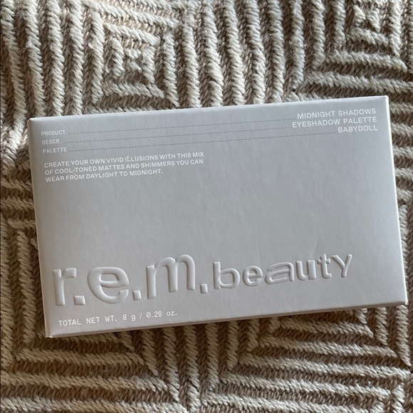r.e.m. beauty  midnight shadows eyeshadow palette - Babydoll - Picture 2 of 7